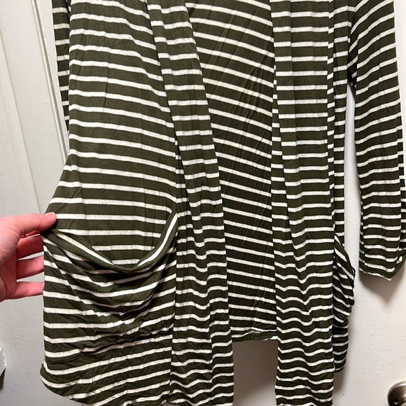 Cardigan - Picture 2 of 6